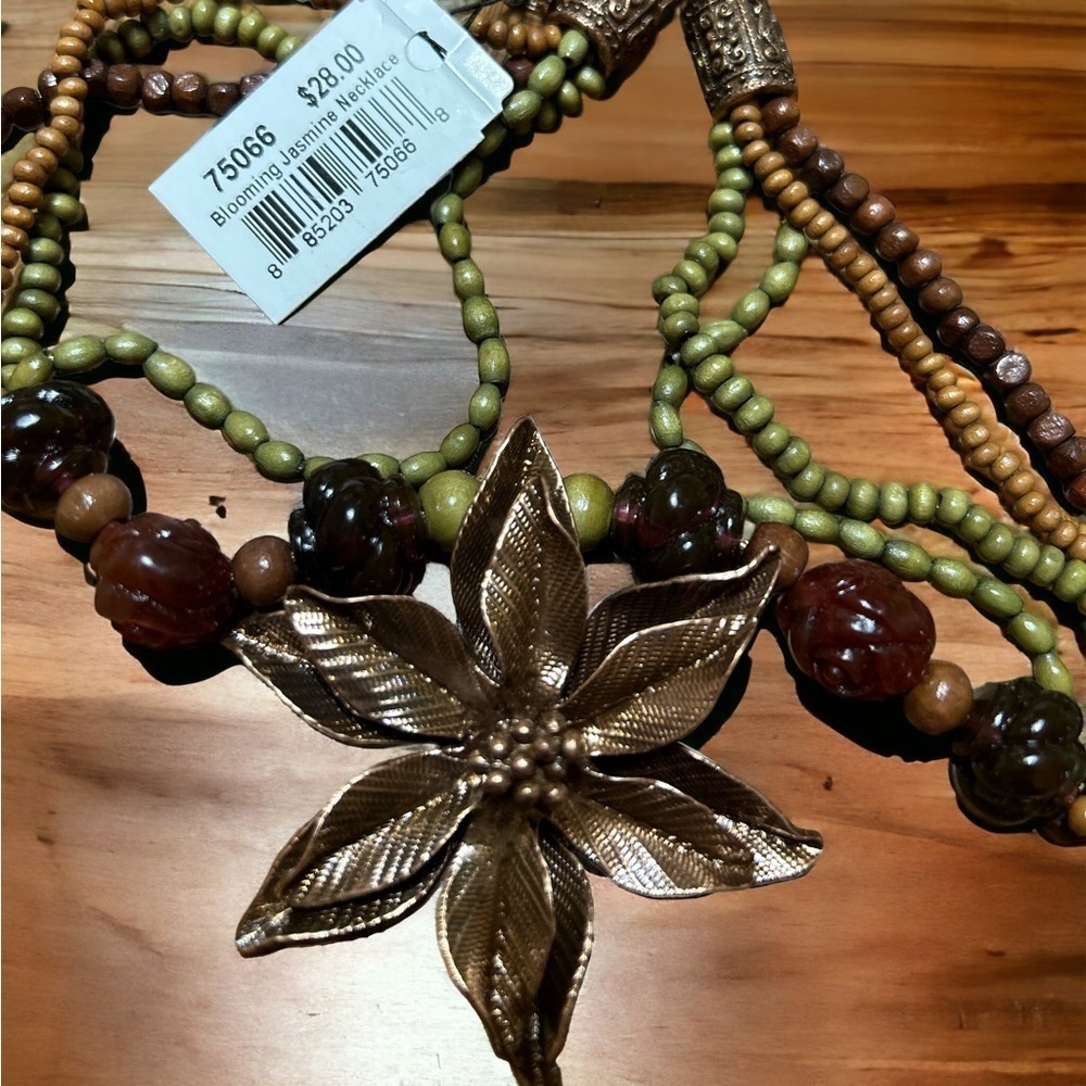 Cookie Lee Nwt Multi Warm Color Necklace 8$